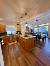 3150 NE Angela Ave in Bend, OR - Foto de edificio - Building Photo