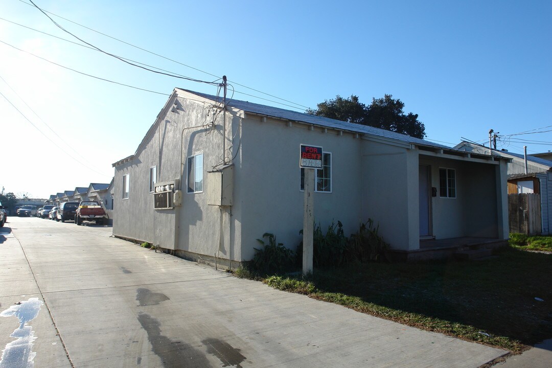 1112 N Sanborn Rd in Salinas, CA - Building Photo