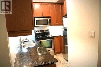 60 Absolute Ave in Mississauga, ON - Building Photo - Building Photo