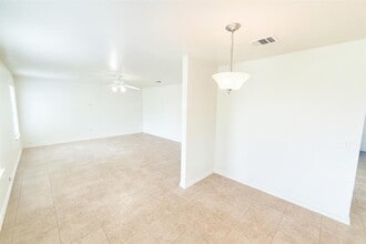 14401 Gurney's Eagle Dr in Elgin, TX - Building Photo - Building Photo