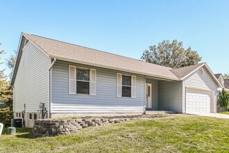 1233 Colby Dr in St. Peters, MO - Building Photo - Building Photo