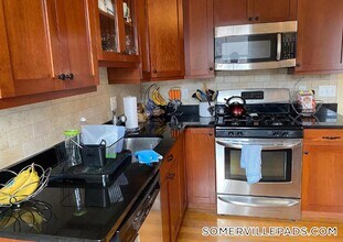 79 College Ave, Unit 2 in Somerville, MA - Foto de edificio - Building Photo