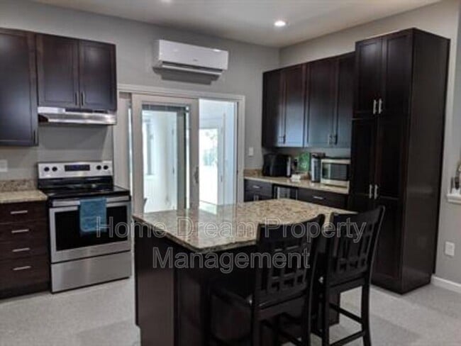 1401 Bragg Rd in Fredericksburg, VA - Foto de edificio - Building Photo