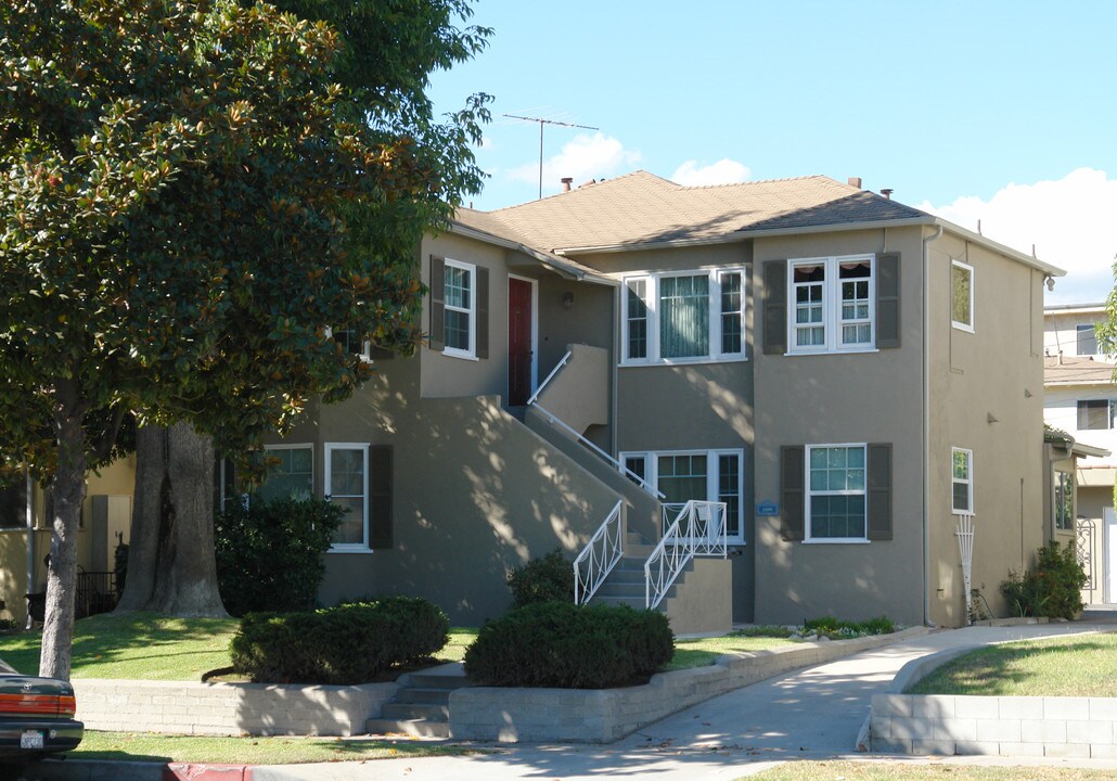1305 E Broadway in Glendale, CA - Building Photo