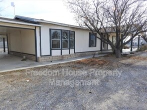 2770 Rio Rico Dr in Pahrump, NV - Building Photo - Building Photo
