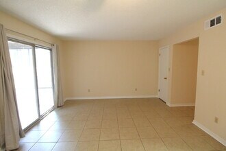 9618 Sandpiper St in Pensacola, FL - Foto de edificio - Building Photo