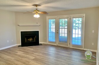 303 Pelham Square Way in Greer, SC - Building Photo - Building Photo