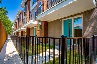 4620 Munger Ave in Dallas, TX - Building Photo - Building Photo