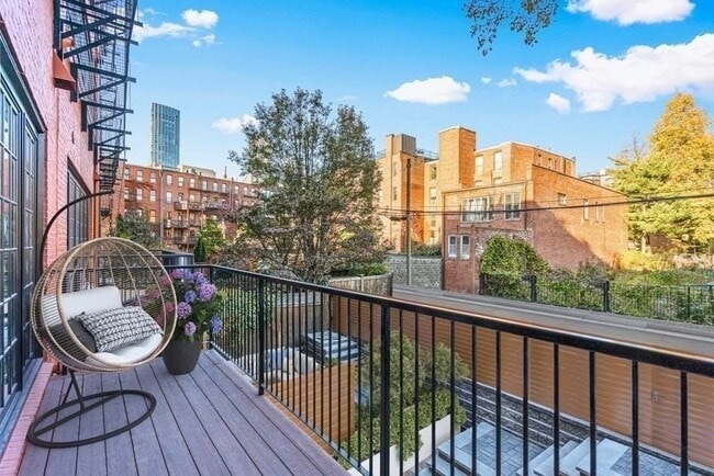 property at 213 W Springfield St