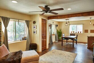 127 Oakley Ln in Taos, NM - Building Photo - Building Photo