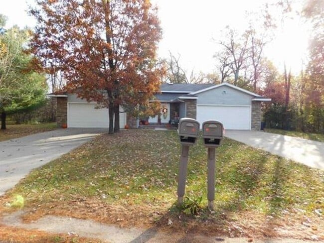 property at 3370-3372 Bridlewood Dr