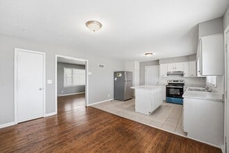 20103 S State Rte 291 in Pleasant Hill, MO - Foto de edificio - Building Photo