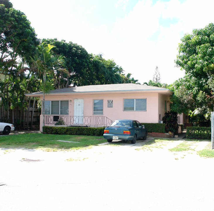 1036 NE 78th Rd in Miami, FL - Foto de edificio