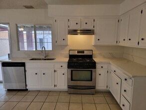 37829 27th St E in Palmdale, CA - Building Photo - Building Photo