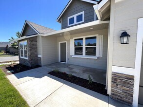 1658 Dragon Tail Pl in Medford, OR - Building Photo - Building Photo