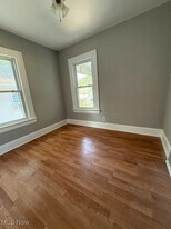 359 Booth Ave in Akron, OH - Building Photo