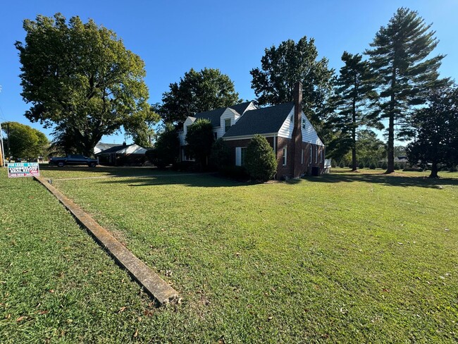 115 Castle Heights Ave in Lebanon, TN - Foto de edificio - Building Photo