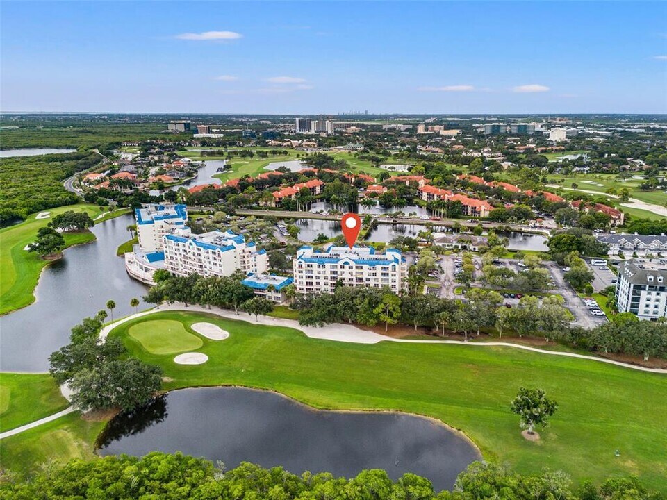 2333 Feather Sound Dr in Clearwater, FL - Foto de edificio