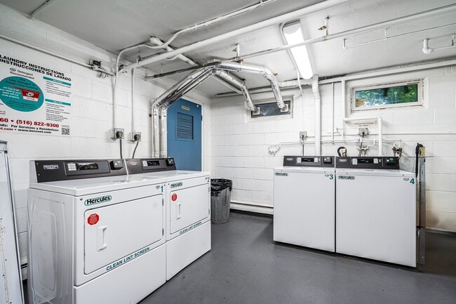 18 Fairfield Ave, Unit A7 in Norwalk, CT - Building Photo - Building Photo