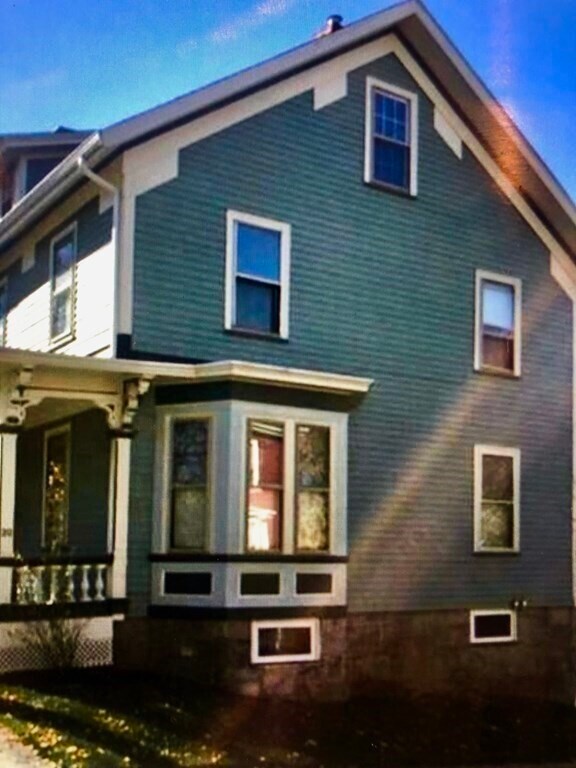 22 Orchard St in Newton, MA - Building Photo - Building Photo