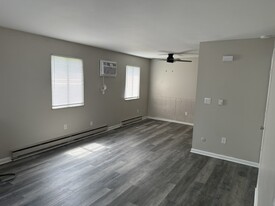 487 S Main St, Unit A in Monroe, OH - Building Photo