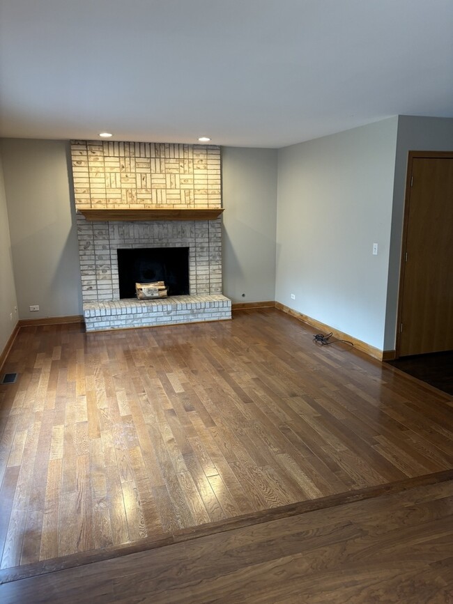 961 Country Club Rd in Lake Zurich, IL - Building Photo - Building Photo