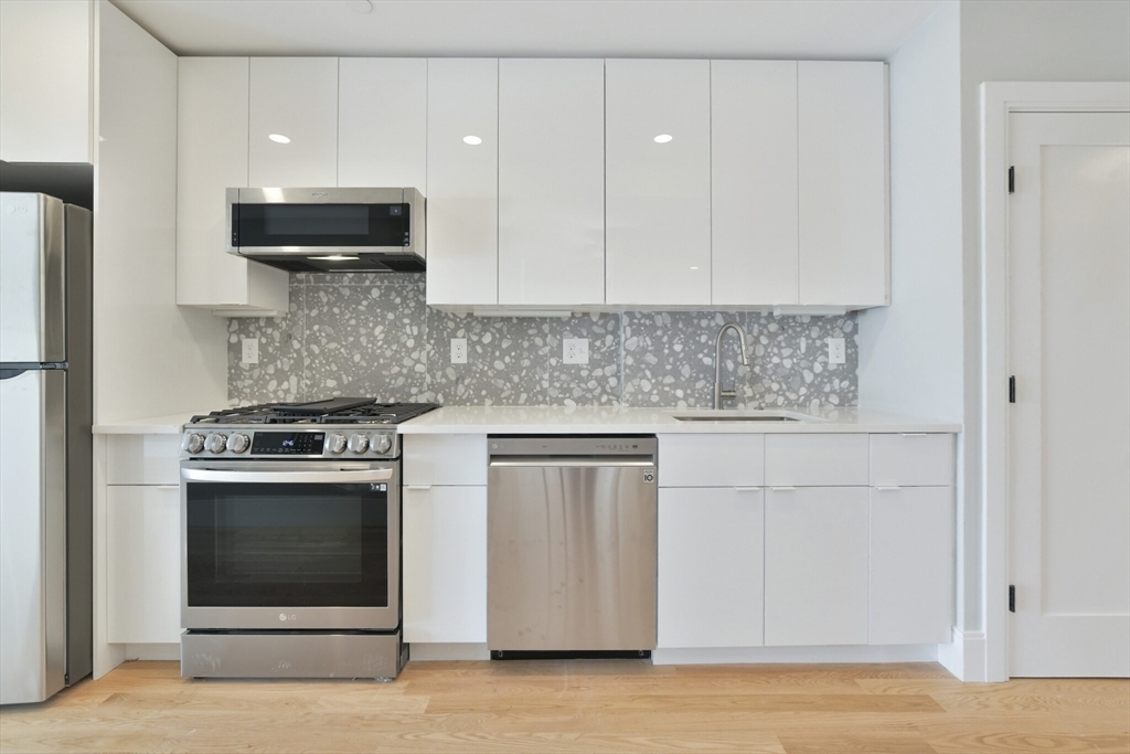 362 Sumner St in Boston, MA - Building Photo