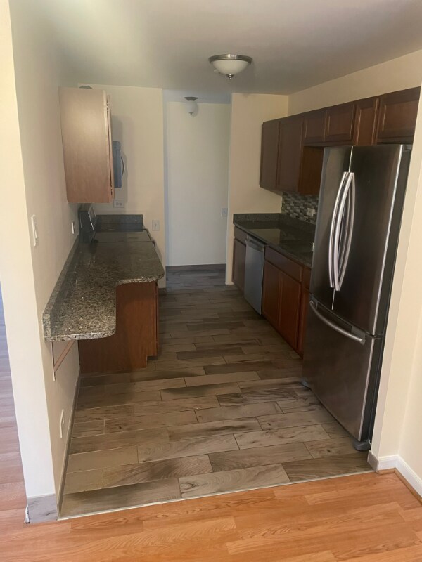 425 Walnut Creek Rd in Lisle, IL - Foto de edificio - Building Photo