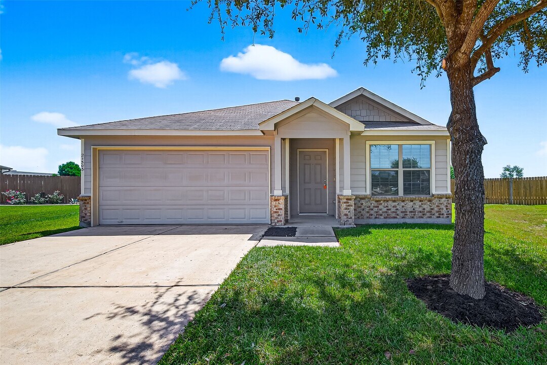 21303 Beacon Springs Lane in Katy, TX - Building Photo