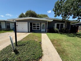 117 Holly Dr in Portland, TX - Building Photo