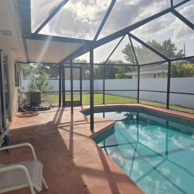 1285 SE Port St Lucie Blvd in Port St. Lucie, FL - Building Photo - Building Photo