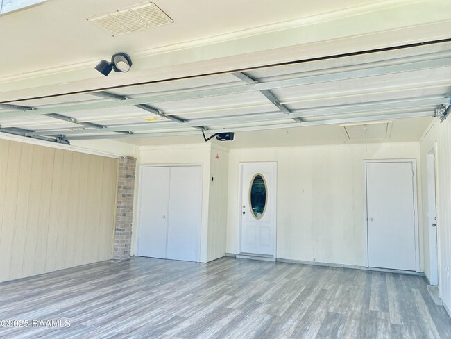 107 St Nicholas Dr in Lafayette, LA - Building Photo - Building Photo