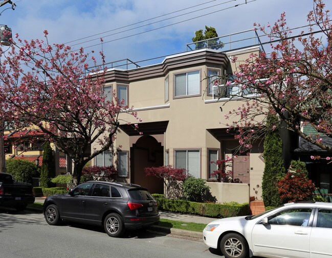 1251-1263 W 7th Ave