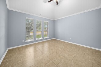 6627 Greenhouse Rd in Katy, TX - Foto de edificio - Building Photo