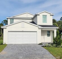 602 Papillon St SW in Palm Bay, FL - Building Photo
