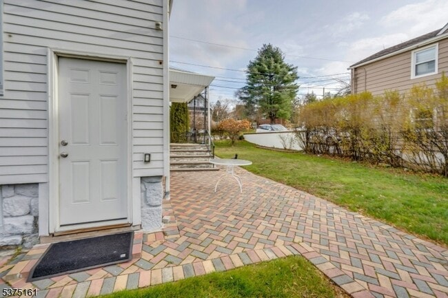 106 Sadler Rd in Bloomfield, NJ - Building Photo - Building Photo