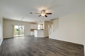 481 New Bridge Dr in Kyle, TX - Building Photo - Building Photo