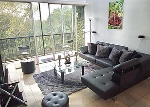 8860 Fontainebleau Blvd in Miami, FL - Building Photo - Building Photo