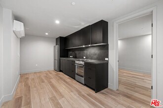 12431 Rochester Ave in Los Angeles, CA - Building Photo - Building Photo