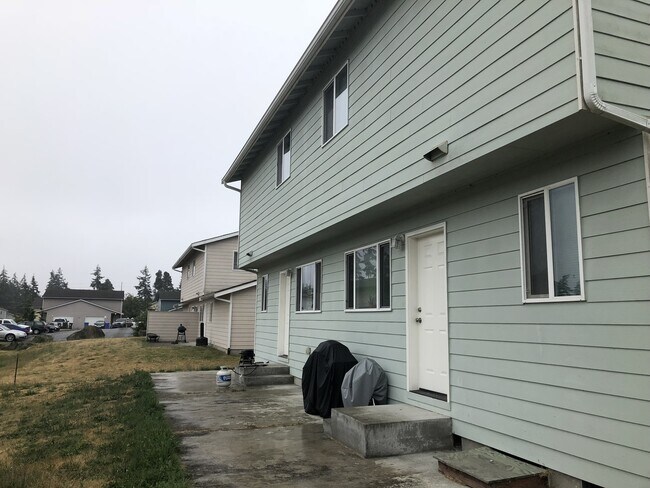 1382 NW Elwha St-Unit -#2 in Oak Harbor, WA - Foto de edificio - Building Photo