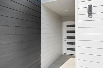 1717 Selkirk Dr in Greenacres, WA - Foto de edificio - Building Photo