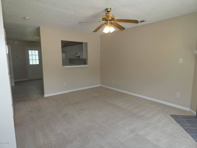 895 W Pueblo Dr in Jacksonville, NC - Building Photo - Building Photo