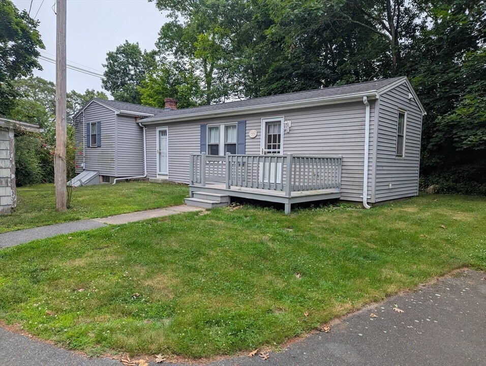 41 Porter St in Avon, MA - Building Photo