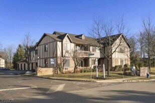 25 Canterbury Rd in Chatham Township, NJ - Building Photo