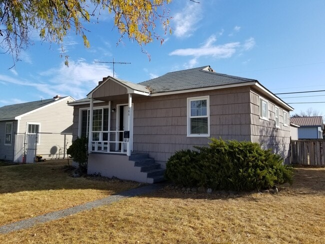 property at 106 E St NE