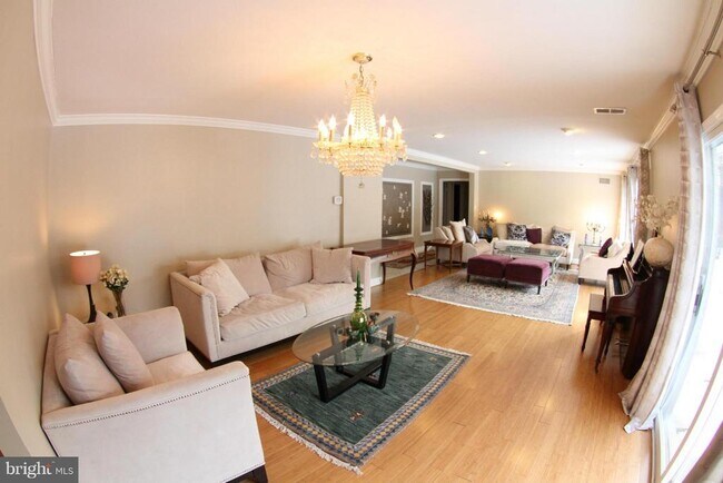 1542 Crowell Rd in Vienna, VA - Building Photo - Building Photo