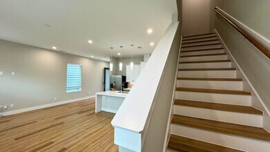 8110 Esther Acres Ln in Houston, TX - Building Photo - Building Photo