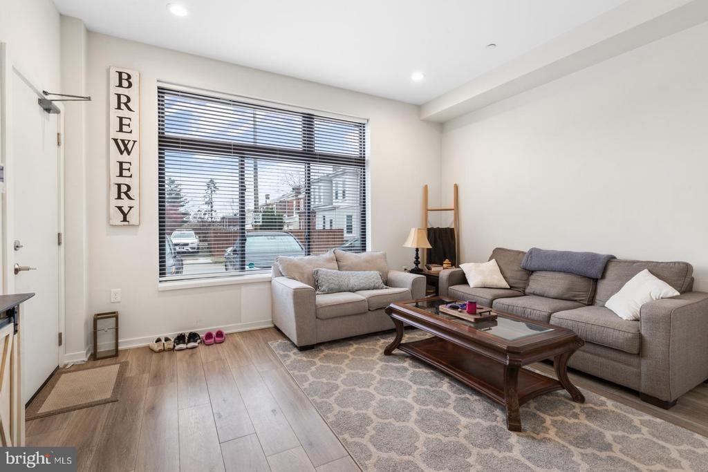 360 Monastery Ave in Philadelphia, PA - Building Photo