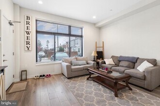 360 Monastery Ave in Philadelphia, PA - Building Photo - Building Photo