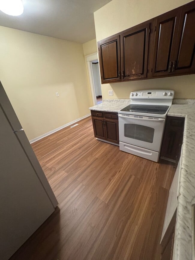 property at 1118 Revell Ave